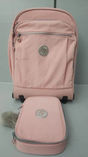 Mochila Kipling com rodas e estojo