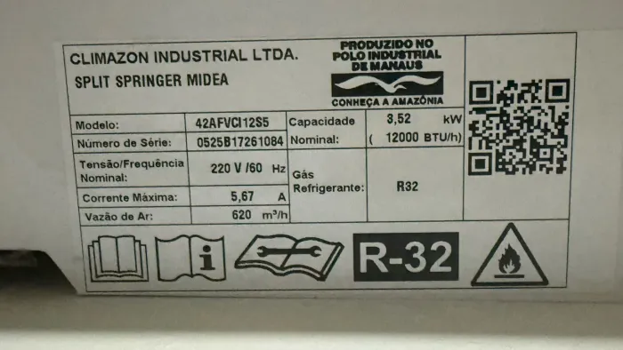 Vendo ar 12.000 BTUs inverte semi novo R$1.500,00