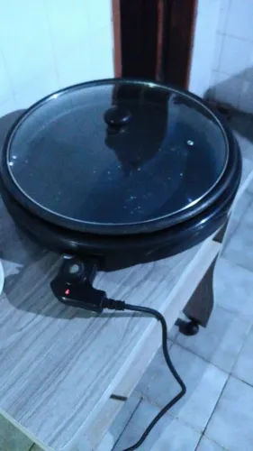 Panela frigideira tampa de vidro 40 cm , perfeita- R$120,00 - *