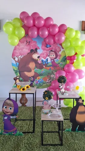 Painel em tecido sublimado e displays (Masha e o Urso)