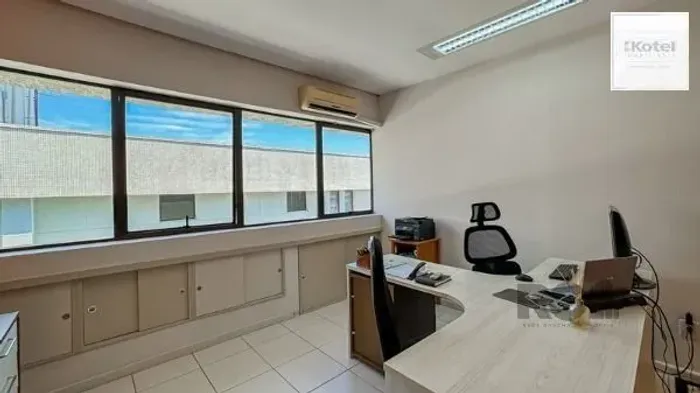 Conjunto/Sala em Porto Alegre, no bairro Bom Fim, e 0 banheiros, à venda.