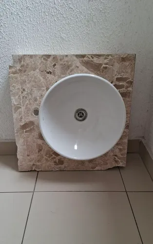 Cuba de Lavatório DECA, com Válvula de Inox e Base de Granito.