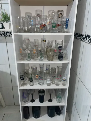 Coleção de copos de cerveja e chopp