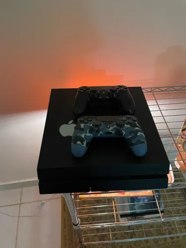 Playstation 4 + 1 Controle