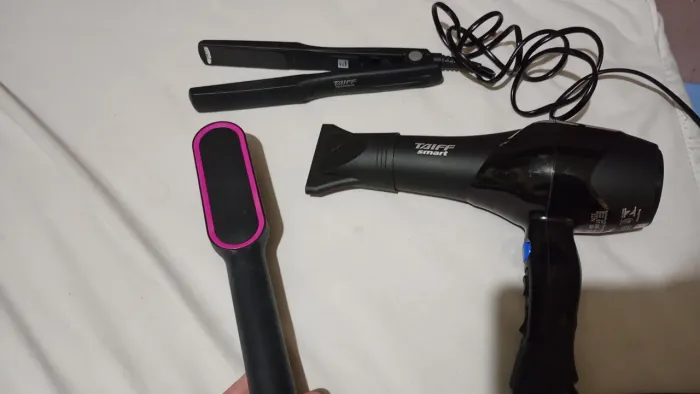 Kit de secador, prancha e escova finalizadora