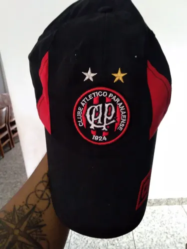 Boné CAP Athletico Paranaense 2010 original Umbro em excelente estado, praticamente novo