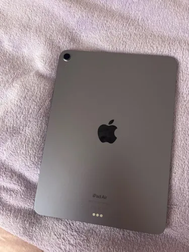 iPad Air 5 Roxo 64GB - Para peças / Não liga