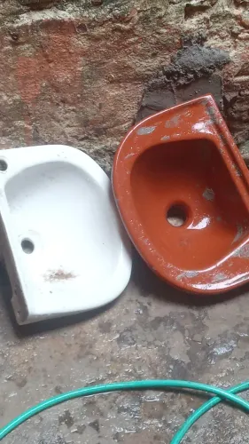 Duas pias toda boa só está um pouco surja