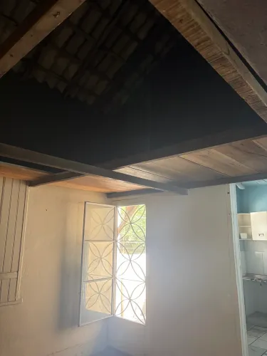 Mezanino de madeira desmontar e retirar