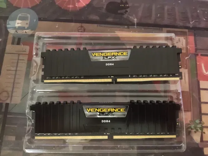 Memória RAM Vengeance LPX DDR4 16 GB (2x 8GB)