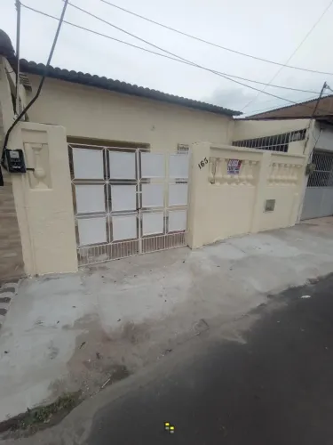 Monte Castelo Casa 163m², 3 Quartos , WC social, Gradeado, 01 Vaga de garagem