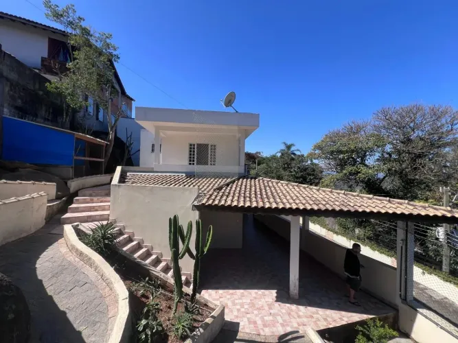 Casa em Mairiporã com muita natureza 