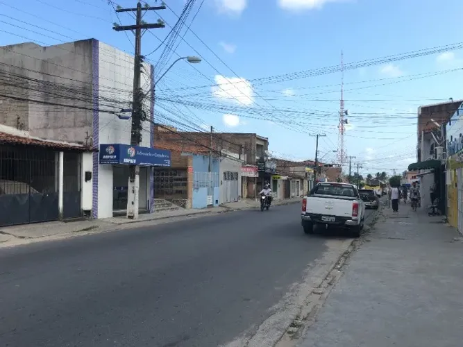 Aluga-se Apartamento 2 Quartos, na rua Principal do Jacitinho