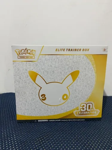 POKEMON 30 ANOS ELITE TRAINER BOX INGLÊS LACRADO NOVO ORIGINAL LANÇAMENTO OPORTUNIDADE