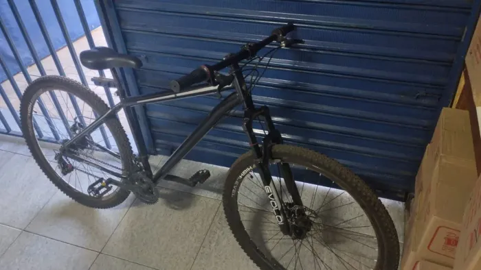 Bicicleta KGT Aro 29<br>Freio a disco<br>21 marchas<br>suspensão dianteira