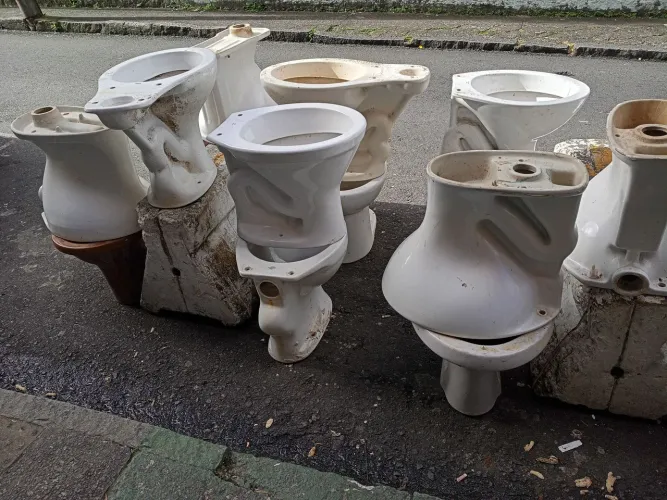 Vaso sanitário SEM. A CAIXA 50$ cada