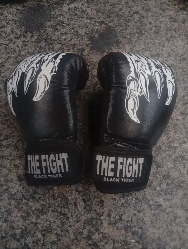 Kit Muay Thai Completo - Luvas + Caneleiras + Bandagem Elástica 3m | Treino e Luta