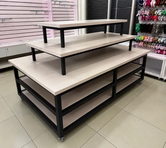Ilha central expositora premium de rodinhas Rosa milk-shake -MDF e ferro fosco