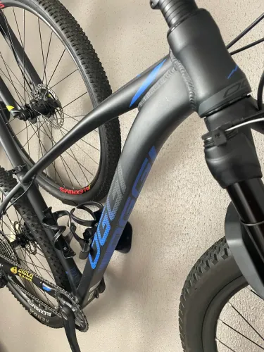 Bicicleta Oggi 7.4 semi nova quadro 17