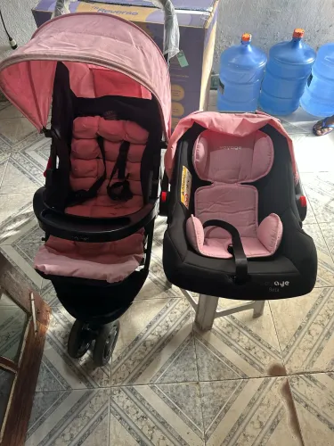 Carrinho de bebê + bebê conforto