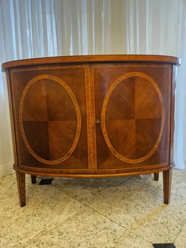 Sofisticado balcão buffet "Demi-Lune" estilo clássico inglês