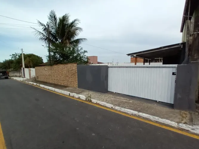 Venda Casa conjugada 2 quartos 1 sala/cozinha 1 banheiro com garagem  