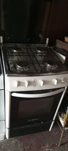Fogão 4 bocas marca Bosch funcionando as 4 bocas e também o forno