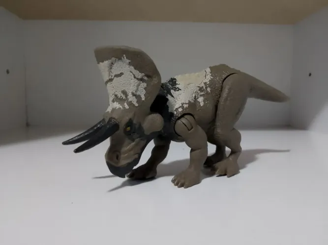 Dinossauro zuniceratops mattel jurassic world usado