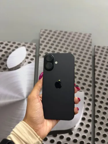 iPhone 16 Preto 256GB - usado em estado de novo