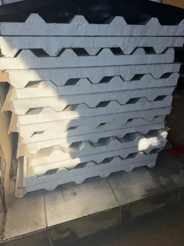 Vendo 84 Mts de telha Isortemica são 14 telhas de 6 Mts.