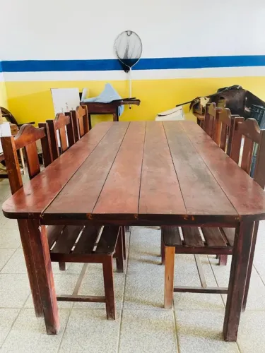 Mesa com 6 cadeiras em moracatiara