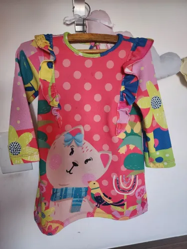 Vestido colorido menina