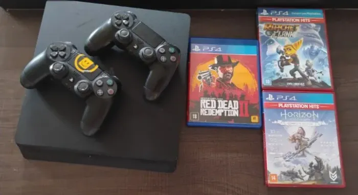 PS4, 2 controles e 3 jogos