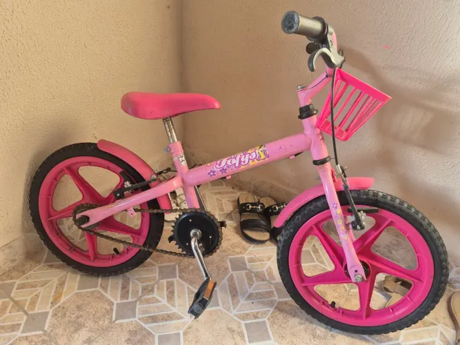 Bicicleta infantil seminova.