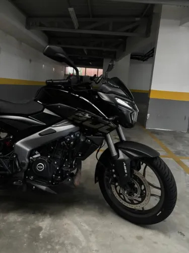 Bajaj Dominar 200 Unico Dono