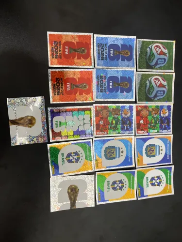 Figurinha fwc 1, 3, 4, 5, 6, 8 e três escudos do Brasil e dois da Argentina