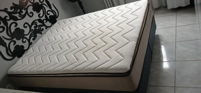 VENDO UM COLCHÃO. 
