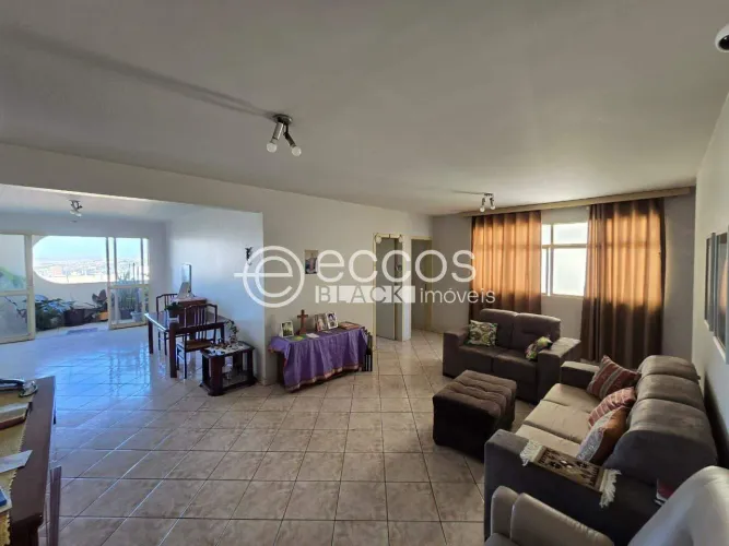 Apartamento à venda, 4 quartos, 1 suíte, 2 vagas, Centro - Uberlândia/MG