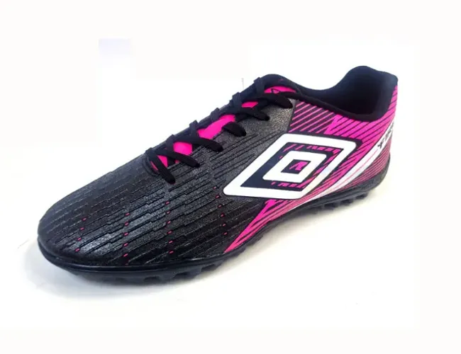 Chuteira Umbro FIRE Society pto/rsa tamanho adulto