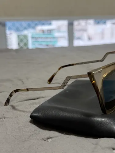 Vendo óculos feminino fendi 