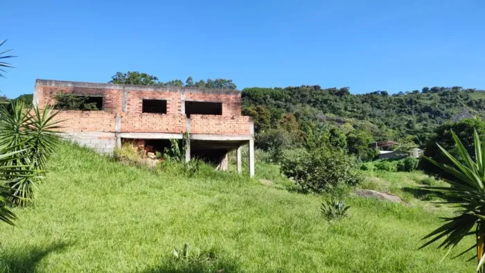 PEDRA BONITA 4340m2 CASA INACABADA NA LAJOTA COM 03 QUARTOS,1 SUÍTE,SALA,COPA, COZINHA, AÇ