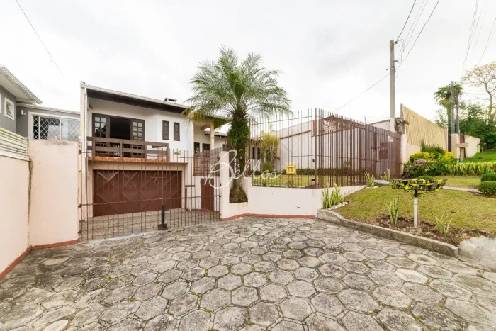 Aluguel - Ampla Casa em Alvenaria - Bairro Uberaba - BELLOS IMÓVEIS