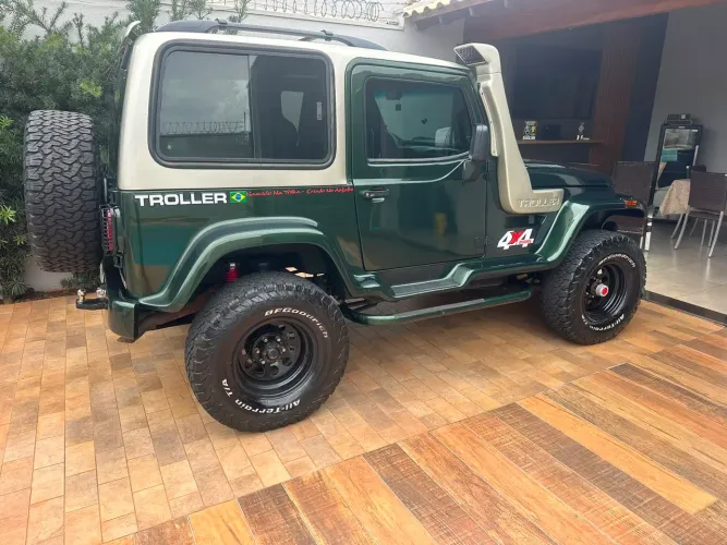 Troller T-4 4X4 2.8 TB Int. Cap. Rígida Diesel 2005
