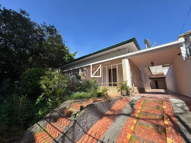 Casa térrea na Vila Inah com 3 dormitórios, 1 suíte