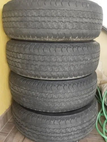 4 Pneus 265/70R16 Bridgestone Dueler HT usados