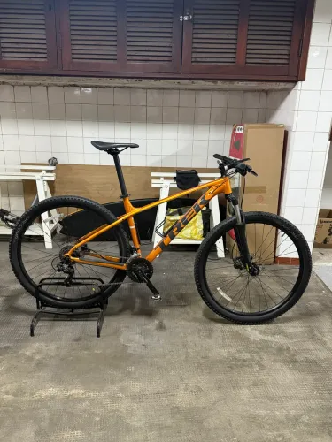 Trek Marlin 5 Laranja Metal L