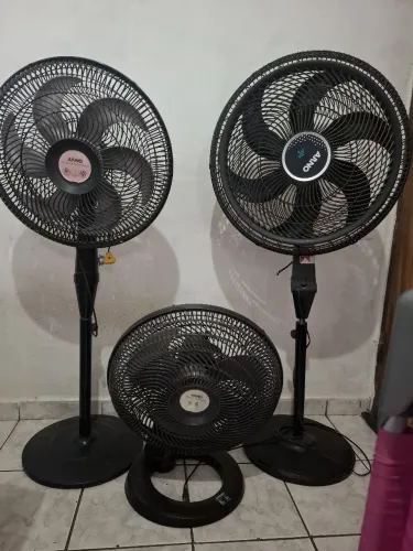 Vendo 3 Ventiladores (Ler Descrição)