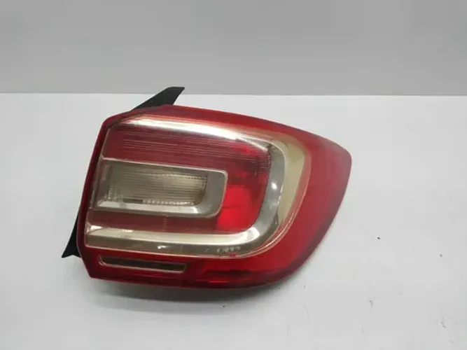 Lantera Traseira Direita Renault Logan 2015 Direito/passageiro Vermelho