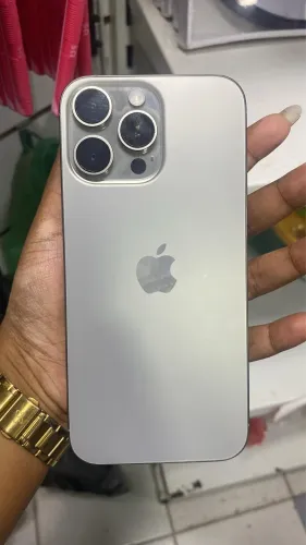 iPhone 16 pro Max ( sem detalhe )