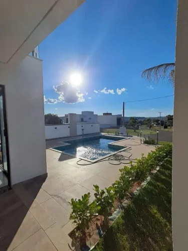 Sobrado Alto Padrão 220m² - 5 Suítes, Piscina com Hidro, Vista Represa - no Riviera Santa 